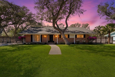 1905 Shores Ln, Rockport, TX 78382 - MLS#: 156149