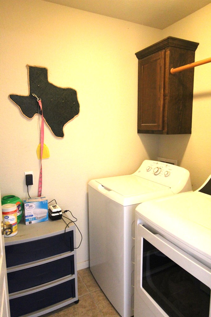 Round Top, Texas, 78946, United States, 3 Bedrooms Bedrooms, ,3 BathroomsBathrooms,Residential,Active,2034012