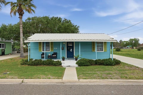 819 S Church St, Rockport, TX 78382 - MLS#: 155688