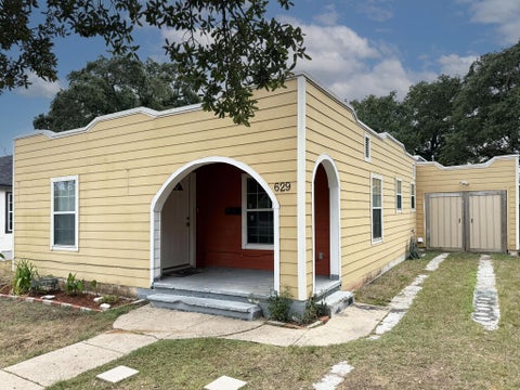 629 W Yoakum Ave, Aransas Pass, TX 78336 - MLS#: 156083
