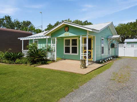 809 N Kossuth St, Rockport, TX 78382 - MLS#: 155549
