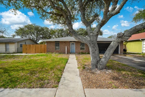 103 Pelican Ave, Aransas Pass, TX 78336 - MLS#: 150720