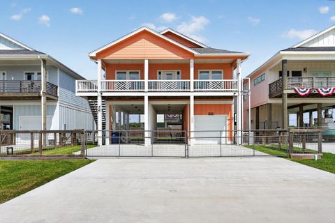 1505 S Live Oak St, Rockport, TX 78382 - MLS#: 155525