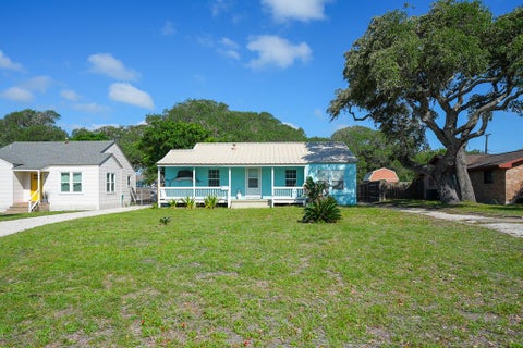 1044 S Houston St, Aransas Pass, TX 78336 - MLS#: 155653
