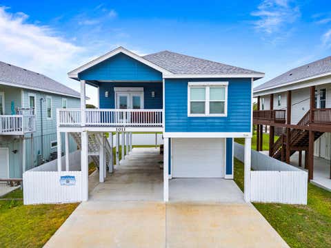 1011 S Live Oak St, Rockport, TX 78382 - MLS#: 155645