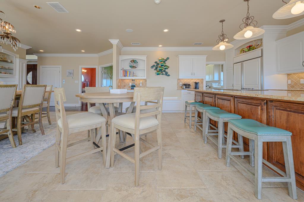 Rockport, Texas, 78382, United States, 5 Bedrooms Bedrooms, ,4 BathroomsBathrooms,Residential,Active,1723082