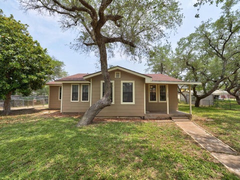 745 S Rife St, Aransas Pass, TX 78336 - MLS#: 156093