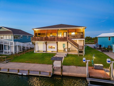 60 Magnolia St, Rockport, TX 78382 - MLS#: 155259