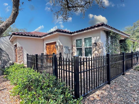 1303 Villas Dr, Rockport, TX 78382 - MLS#: 152744