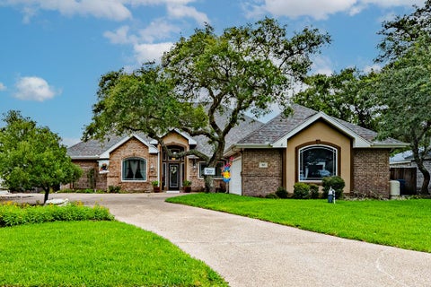 122 Marion Dr, Rockport, TX 78382 - MLS#: 155501
