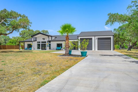 115 Front St, Rockport, TX 78382 - MLS#: 156067