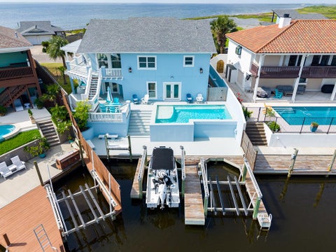 300 Bayview Dr, Aransas Pass, TX 78336 - MLS#: 155518