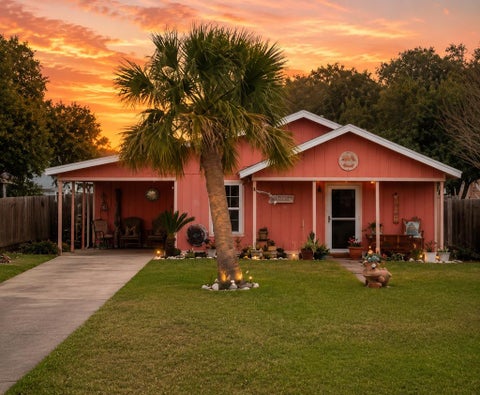 724 S Fuqua St, Rockport, TX 78382 - MLS#: 155953