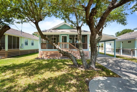 1015 S Fuqua St, Rockport, TX 78382 - MLS#: 155992