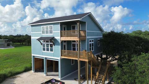 147 Front St, Rockport, TX 78382 - MLS#: 155032
