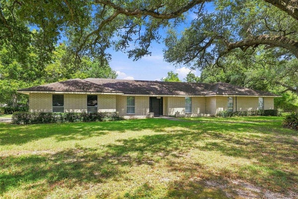 303 E 2ND ST, IOWA, LA 70647 - Image 00aae21ec2d1bc330571e5f8e2c49e47/2443375059