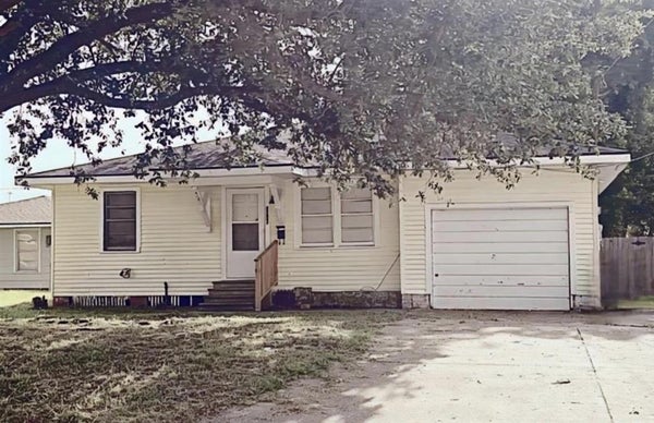 2916 ERNEST ST, LAKE CHARLES, LA 70601 - Image 01acb27c16423f92296ca847a2f3cb81/1438371022