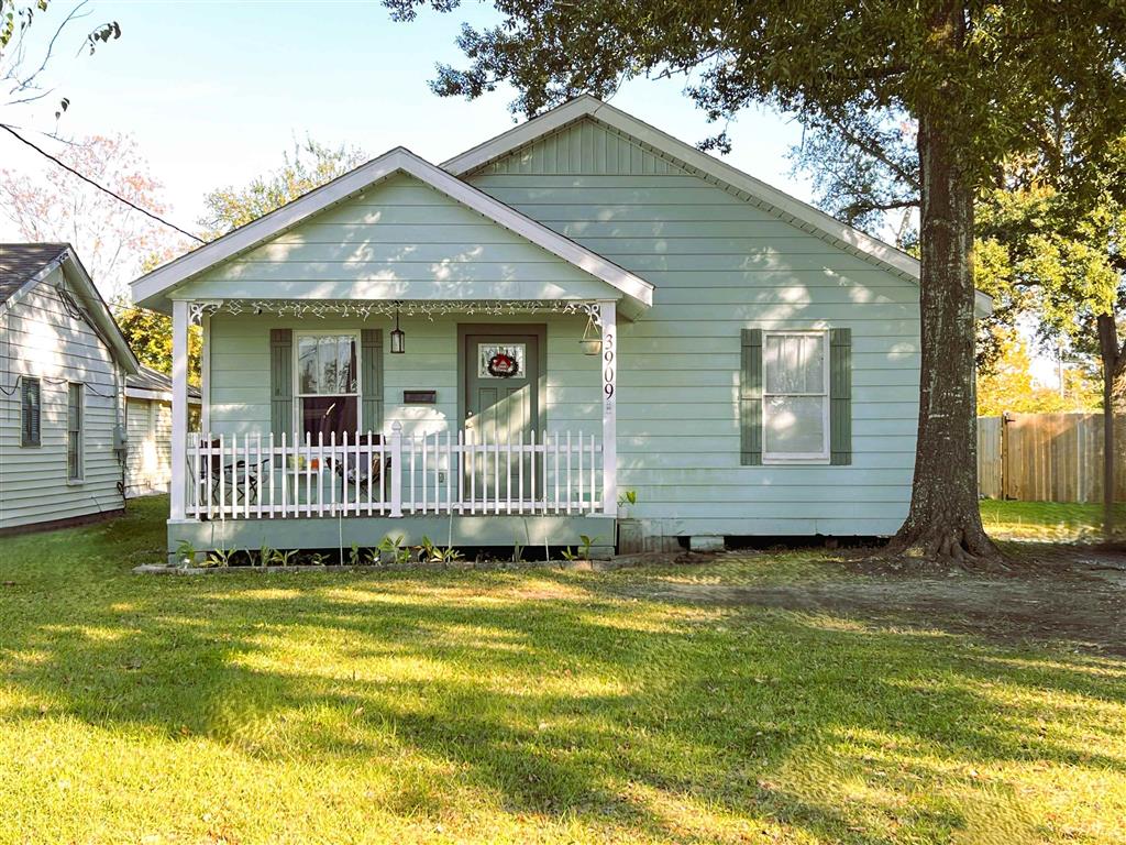 Photo 1 of 11 — 3909 Auburn Street, Lake Charles, LA 70607