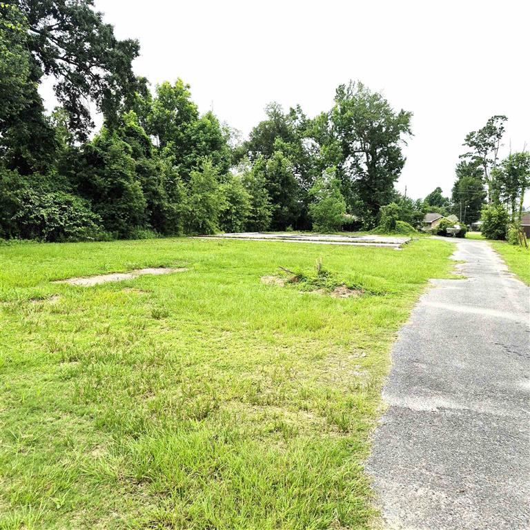Photo 1 of 1 — 2031 Pin Oak Street, Lake Charles, LA 70605