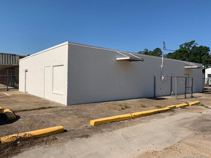 Photo 1 of 13 — 1502 S 5th Street S, Leesville, LA 71446