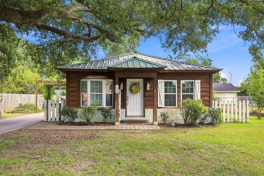1407 East Street - Photo 2