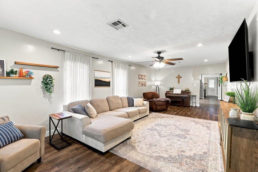 1407 East Street - Photo 3