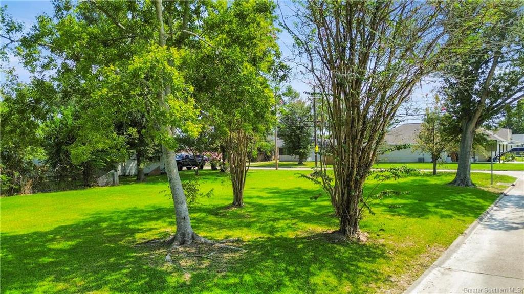 Photo 1 of 8 — 422 W 18th Street W, Lake Charles, LA 70601