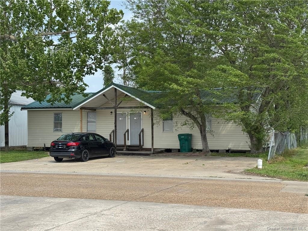 Photo 1 of 8 — 500 Willow Avenue 2, Sulphur, LA 70663