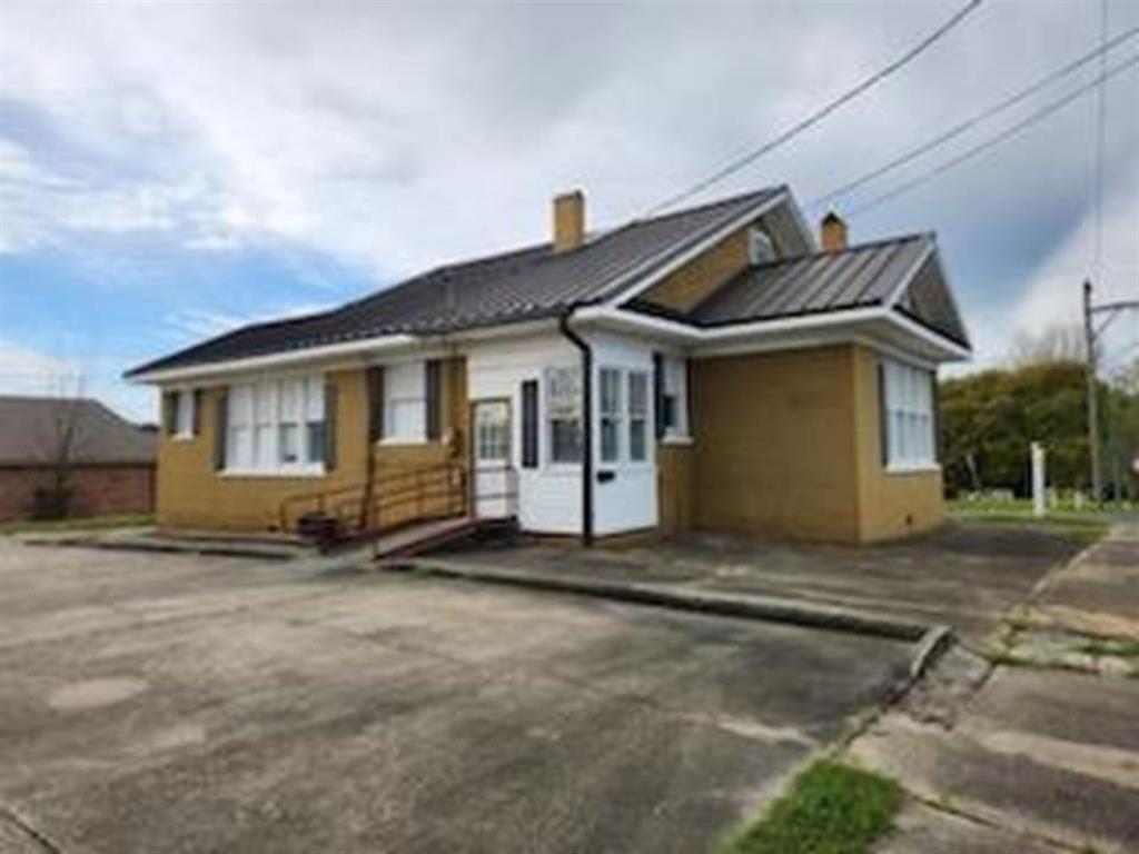 Photo 1 of 29 — 103 N 5th N, Leesville, LA 71446