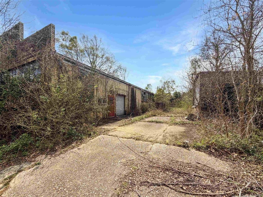 Photo 1 of 17 — 206 E 2nd Street E, DeRidder, LA 70634