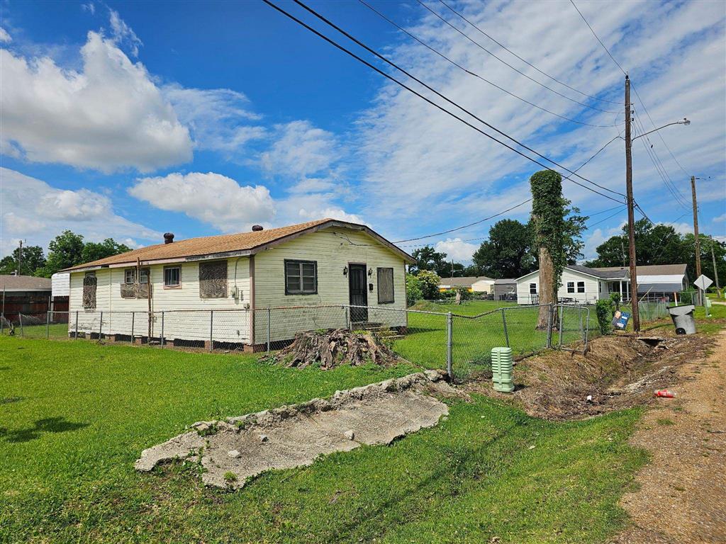 Photo 1 of 4 — 2422 Poplar Street, Lake Charles, LA 70601