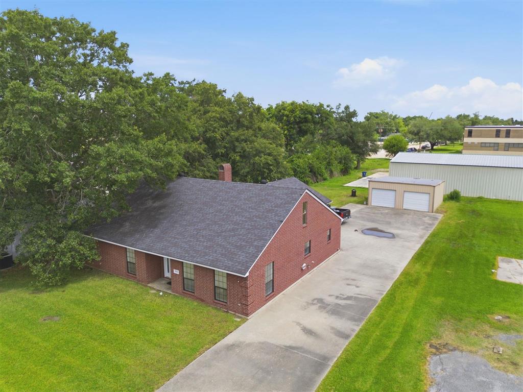 320 Cypress St - Photo 2
