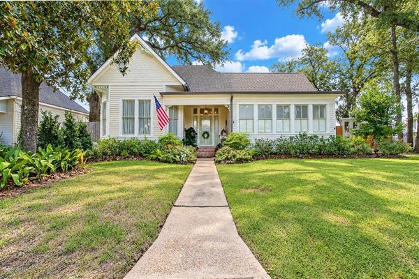 1002 IRIS ST, LAKE CHARLES, LA 70601 - Image 44f31bca91fa6a8d24cefd4702f672b6/1807746065