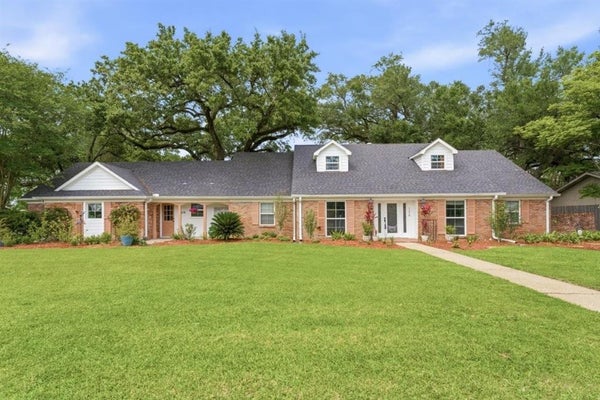 1218 BERNADETTE DR, SULPHUR, LA 70663 - Image 4bafbf17e2f58a8dc9281b1f2b5a2fe0/3949586461