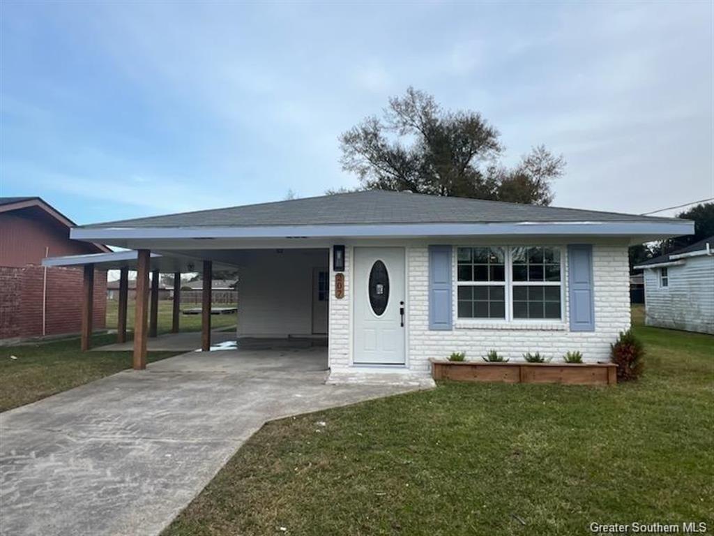 Photo 1 of 8 — 207 S Bowers Avenue S, Iowa, LA 70647