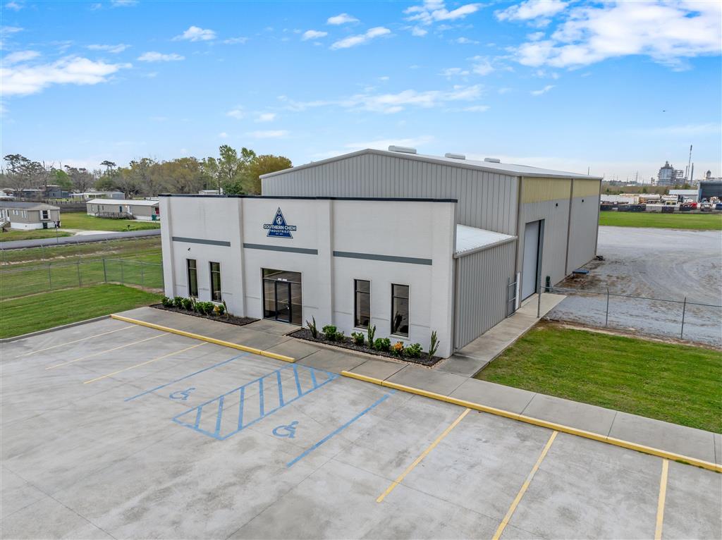 Photo 1 of 17 — 1024 Ravia Road, Sulphur, LA 70665