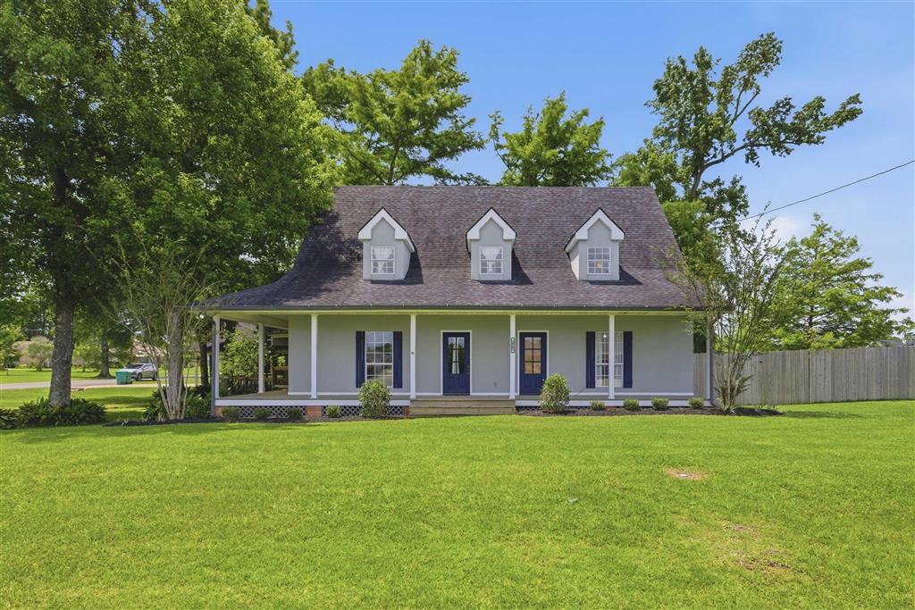 Photo 1 of 21 — 211 N Presidential Circle N, Lake Charles, LA 70611