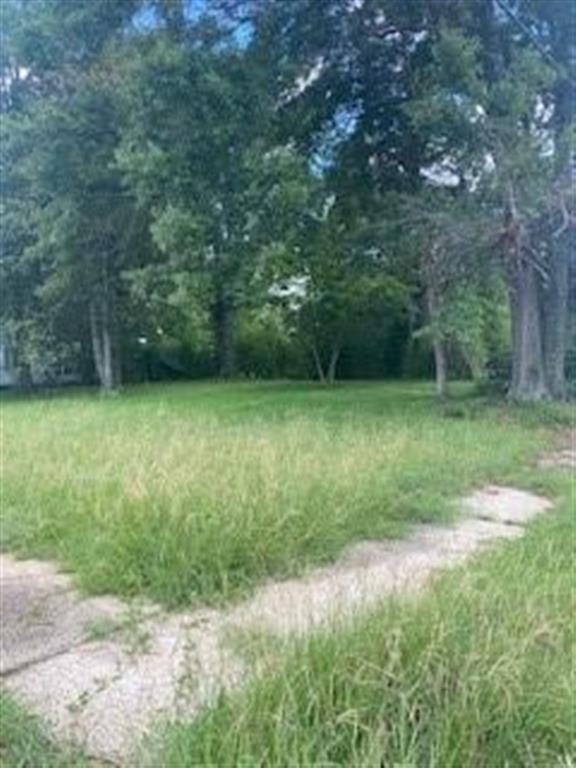 Photo 1 of 8 — 116 E Harriet Street E, Leesville, LA 71446