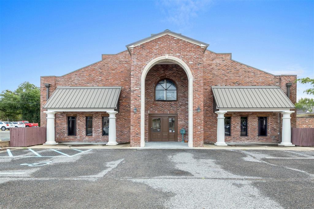 Photo 1 of 19 — 1111 Ryan Street, Lake Charles, LA 70601