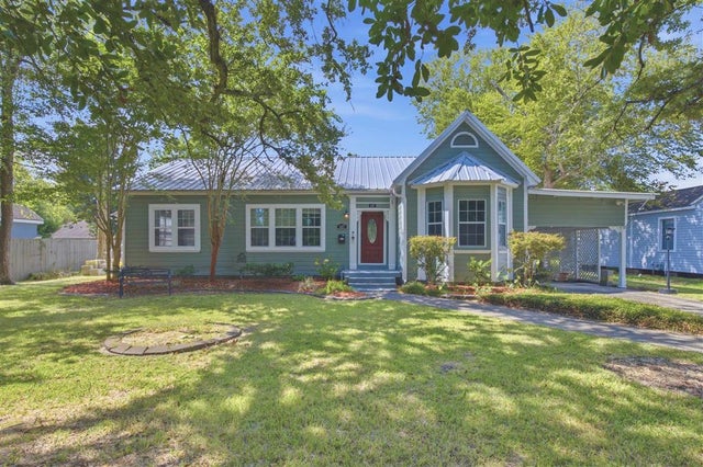 147 W Oak Lane W