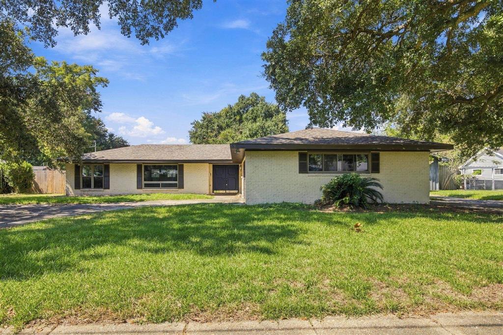330 Arlington Drive - Photo 2
