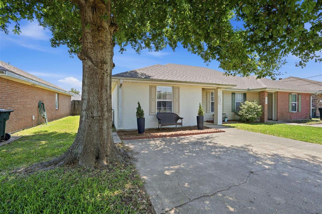 1741 N Tallowood Dr Drive N - Photo 2