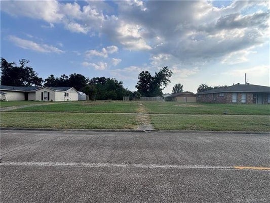 1009 JEFFERSON DR, LAKE CHARLES, LA 70605 - Image bbb72f16ea5b598a162814e0f063bbce/1420708560