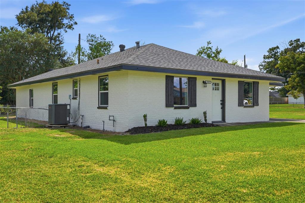 1525 Ruby Lane - Photo 2