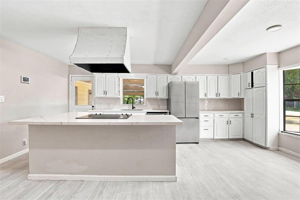 2401 Greenlawn Street - Photo 2
