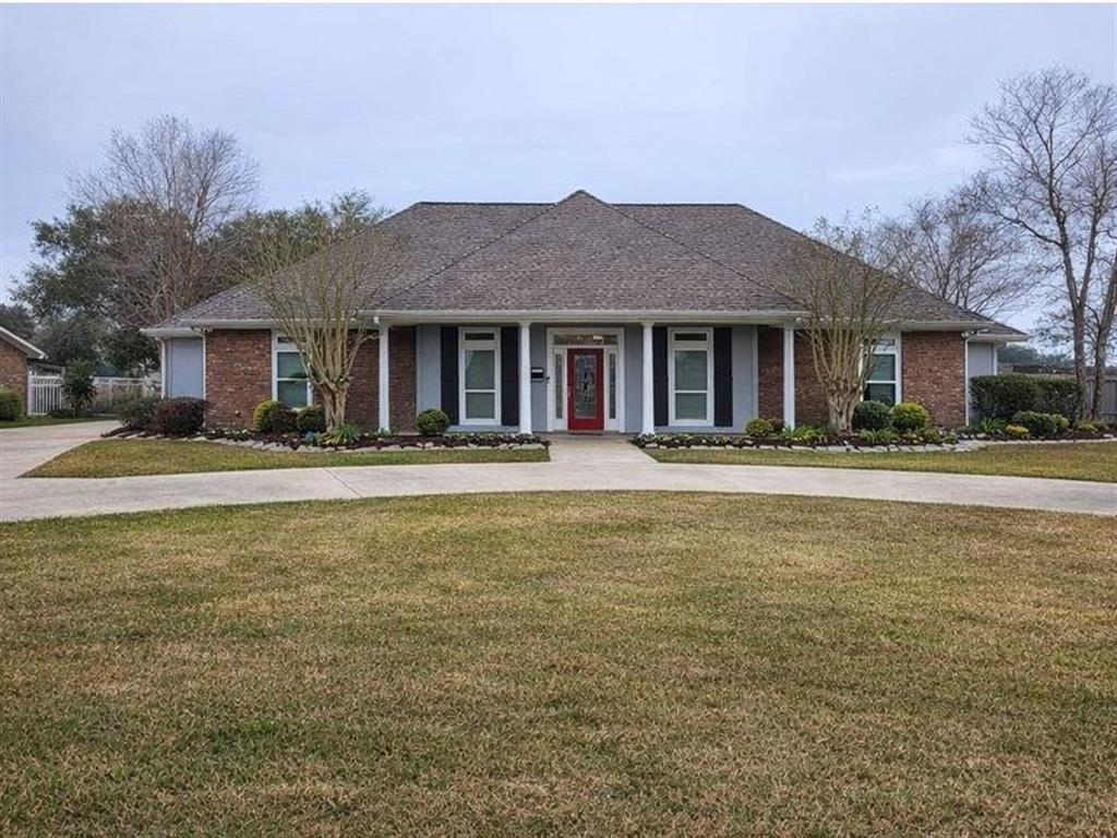Photo 1 of 42 — 6900 Shadow Lane, Lake Charles, LA 70605