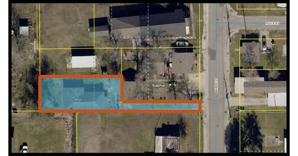 511 MAPLE ST, SULPHUR, LA 70663 - Image dfd3a51a6c6f812a71d20f8a7d75f71e/2312241076