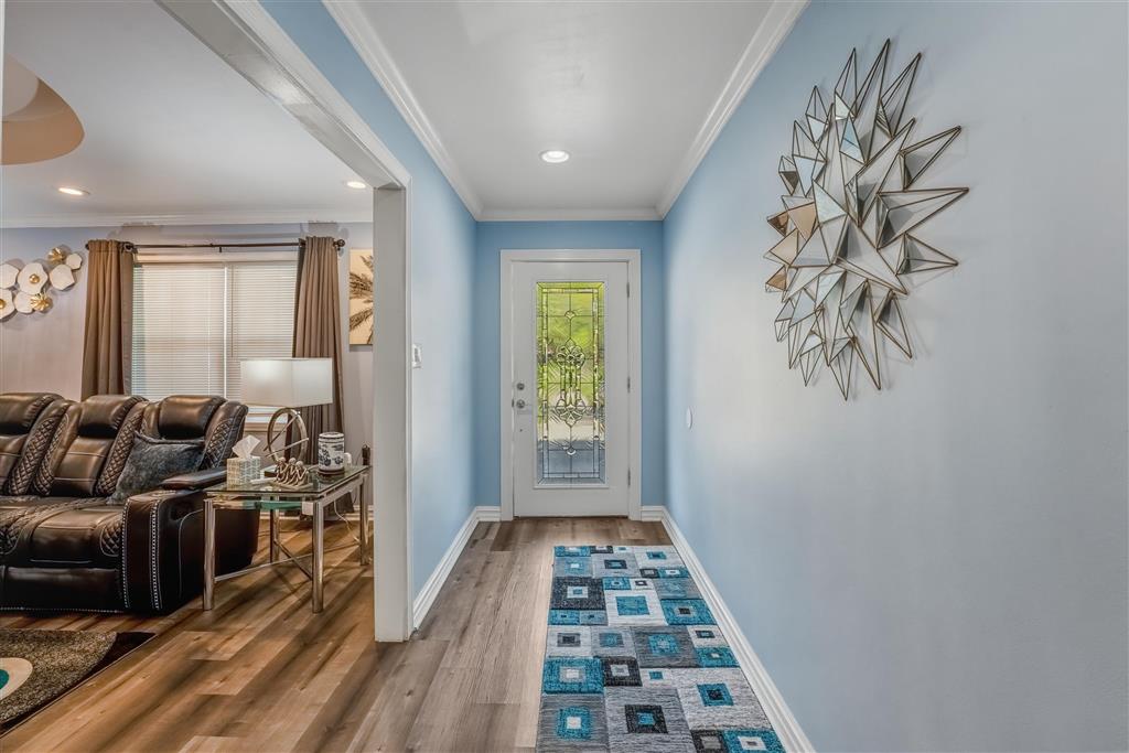 301 N Thomson Ave Avenue N - Photo 3