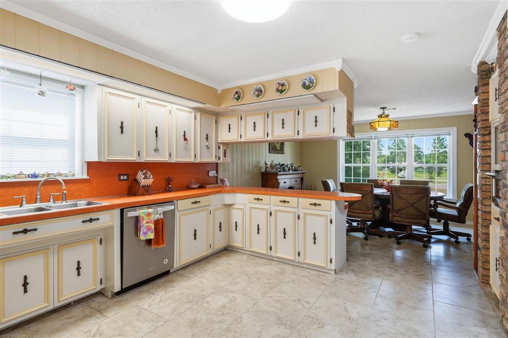 639 Patterson Road - Photo 4
