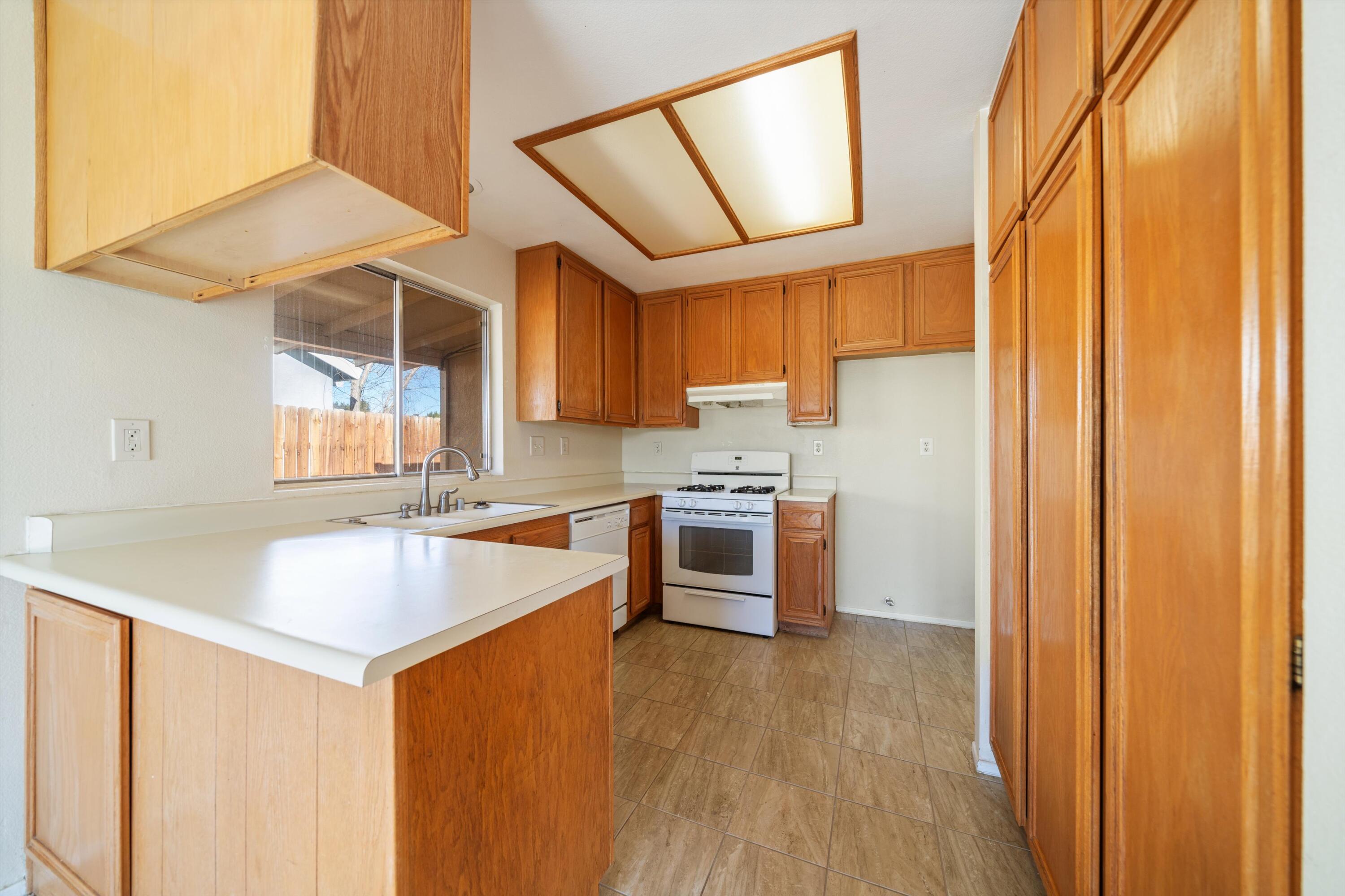 Rosamond, California 93560, United States, 2 Bedrooms Bedrooms, ,2 BathroomsBathrooms,Residential,Active,90631